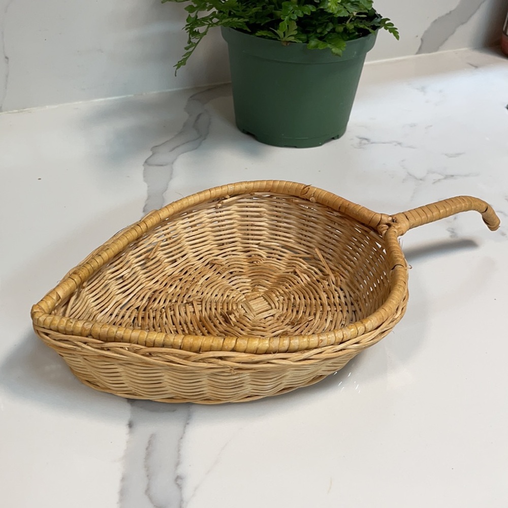 🌿🌾Vintage Rattan Leaf Wicker Basket
